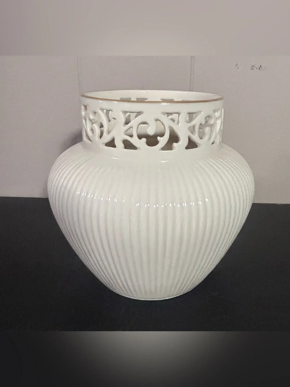 Lenox USA Ivory Fine China Reticulated Pierced Gold Trim Ribbed Vase 5.5”